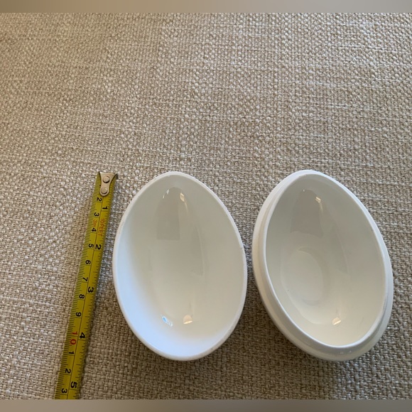 Wedgwood Wild strawberry trinket box, egg-shaped - Picture 4 of 4